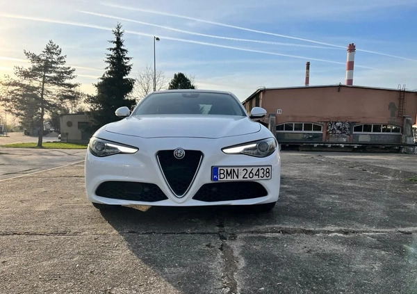 Alfa Romeo Giulia cena 84900 przebieg: 88292, rok produkcji 2017 z Białystok małe 106